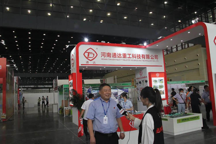 通達(dá)重工有機(jī)肥設(shè)備